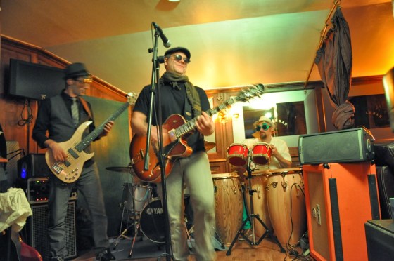 Concert_Tonton_Lartiste_Road88_21dec2013_Sebastien_Guez_Youri_Requena_Yassine_Grimauld-Boussalham-1